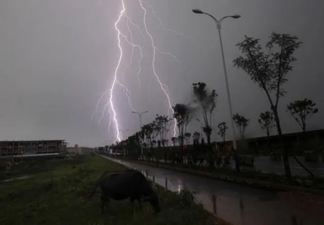উত্তরবঙ্গে বজ্রপাতে বাবা-ছেলেসহ ৬ জনের মৃত্যু
