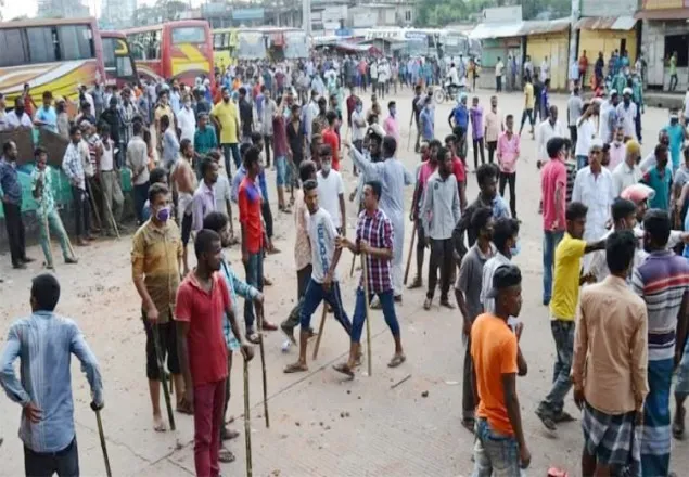 কল্যাণ তহবিলের টাকার ভাগবাটোয়ারা নিয়ে শ্রমিকদের দুই পক্ষে সংঘর্ষ