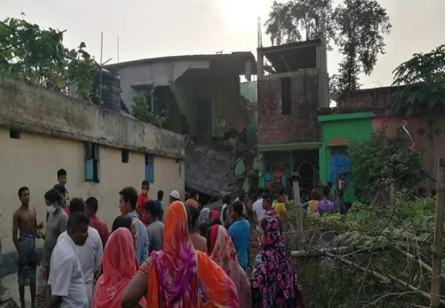 আশুলিয়ায় বিস্ফোরণে ভবন ধস, দগ্ধ ৭