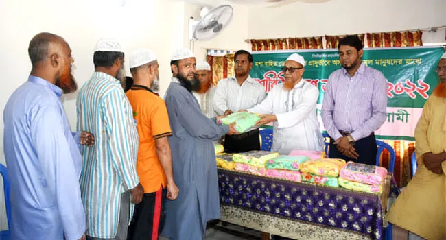 রাজধানীতে ছিন্নমূল মানুষের মাঝে ঢাকা মহানগরী দক্ষিণ জামায়াতের মশারি বিতরণ