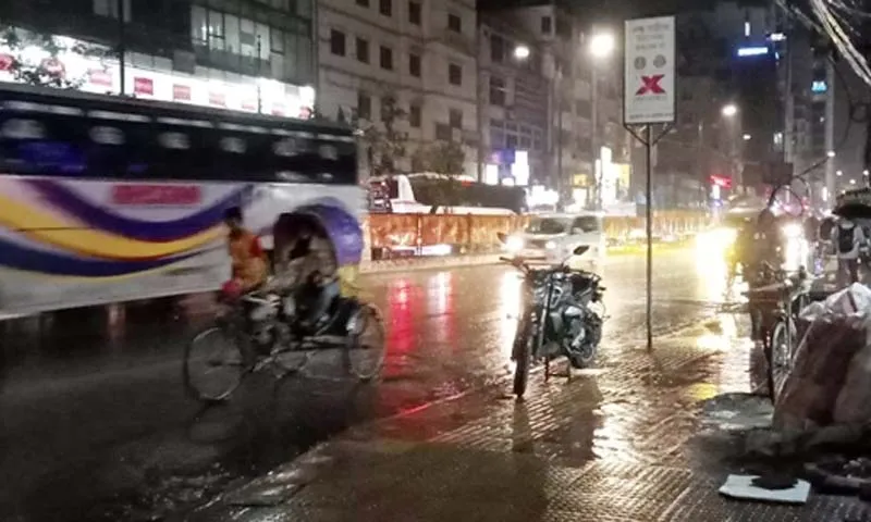 রাজধানীতে কালবৈশাখীর সঙ্গে স্বস্তির বৃষ্টি