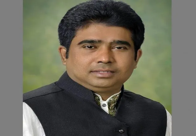 করোনায় শ্রীনগর উপজেলার ষোলঘরে অসহায় মানুষের পাশে মানবিক চেয়ারম্যান আজিজুল