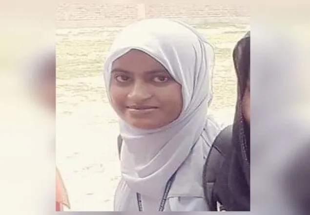 ২ হাসপাতাল ঘুরে চিকিৎসা না পেয়ে মারা গেল মেধাবী ছাত্রী