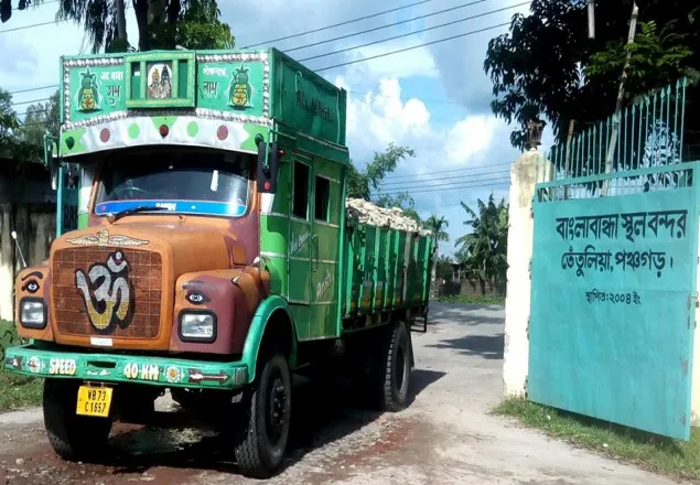 ৭৯ দিন পর বাংলাবান্ধায় আমদানি-রফতানি কার্যক্রম শুরু 