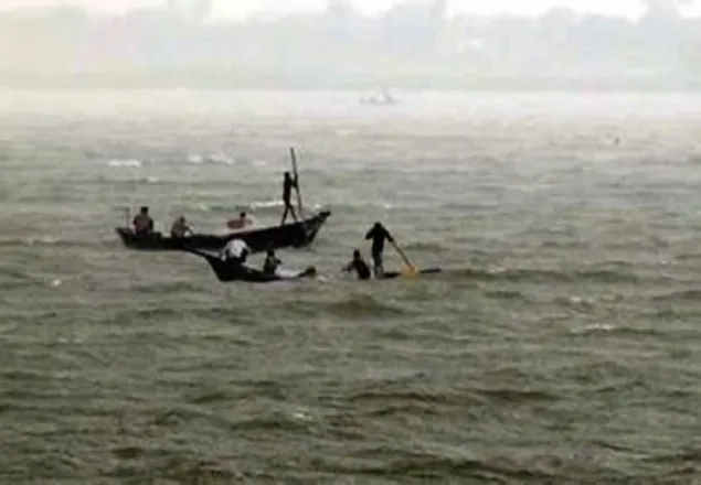 বাউফলে লঞ্চের ধাক্কায় নৌকাডুবি, যুবক নিহত