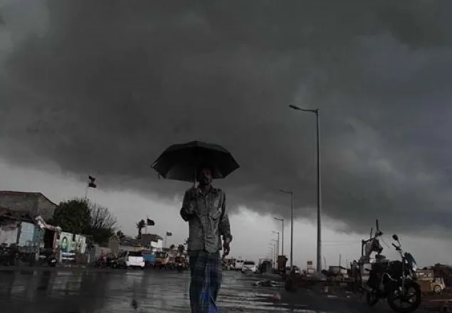 দেশের ১৬ অঞ্চলে ঝড়-বৃষ্টির পূর্বাভাস 