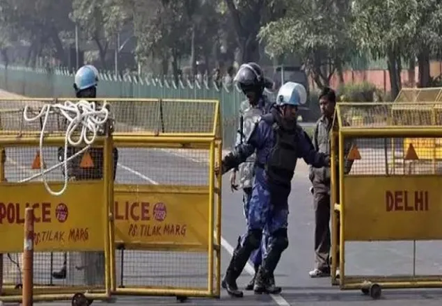 দিল্লিতে হাইঅ্যালার্ট জারি, হামলার শঙ্কা