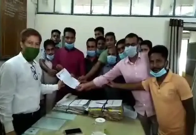 মাগুরায় শিক্ষার্থীদের বেতন মওকুফের দাবিতে ছাত্রদলের স্মারকলিপি প্রদান