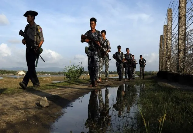  রাখাইন ছেড়ে পালাচ্ছে হাজারো মানুষ