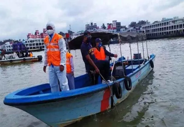 বুড়িগঙ্গায় লঞ্চডুবি : দ্বিতীয় দিনের উদ্ধার অভিযান শুরু