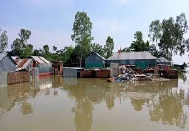 সিরাজগঞ্জে ফের বেড়েছে যমুনার পানি, বন্দি দেড় লাখ মানুষ