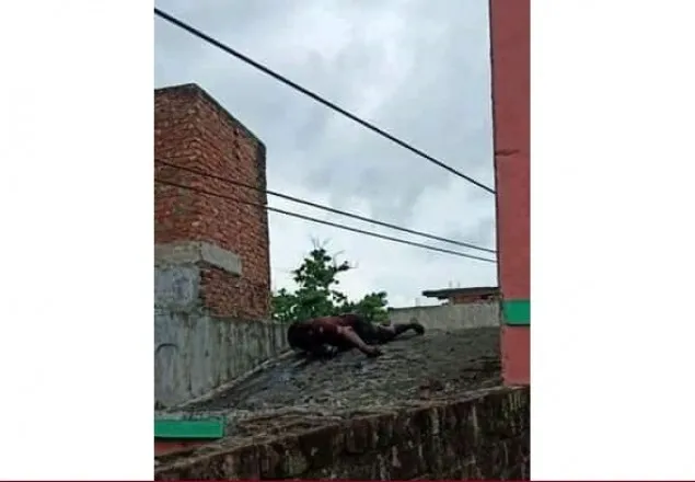 ফটিকছড়িতে ভবনের ছাদে অজ্ঞাত যুবকের অর্ধগলিত লাশ