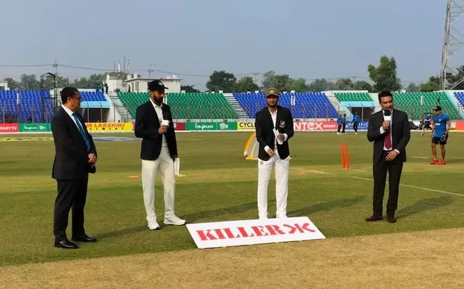 টসে জিতে ব্যাটিংয়ের সিদ্ধান্তে ভারত