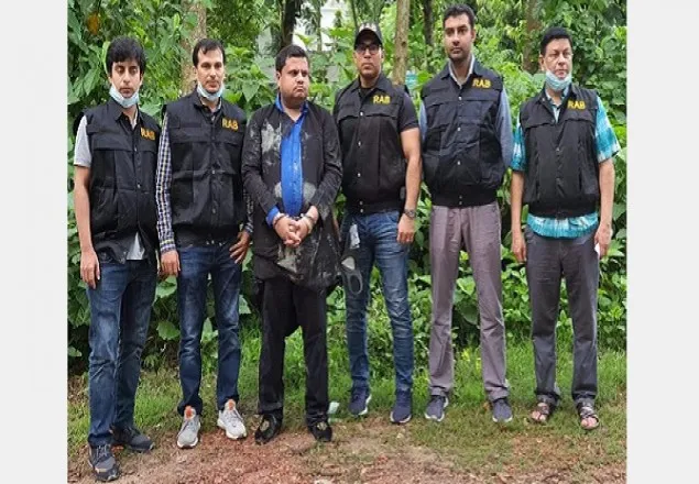 র‍্যাবের হেলিকপ্টারে ঢাকায় আনা হচ্ছে সাহেদকে