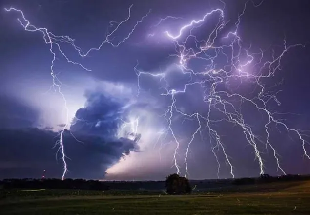 খেলতে গিয়ে বজ্রপাতে ২ শিশুর মৃত্যু