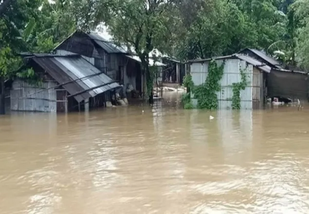 শরীয়তপুরে লাখো মানুষ পানিবন্দী