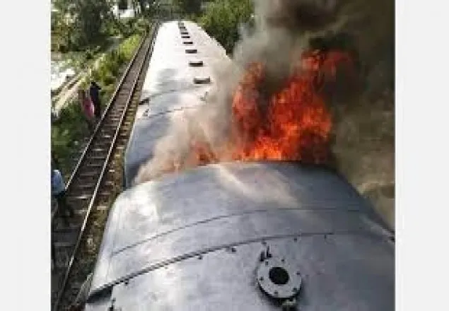 কালনী এক্সপ্রেস ট্রেনে আগুন