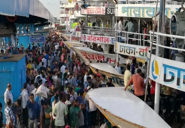 শেষমুহূর্তে ভিড় বেড়েছে লঞ্চ-বাস ও বিমানে