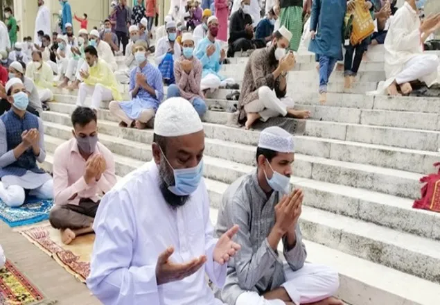 ত্যাগের ঈদে আল্লাহর কাছে করোনামুক্তির আকুতি