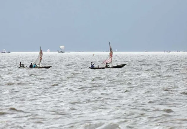 মেঘনায় ট্রলারডুবি, ৯ জেলে নিখোঁজ