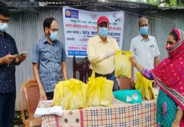 ঝিনাইদহে সুবিধা বঞ্চিতদের মাঝে করোনা প্রতিরোধক সামগ্রী প্রদান