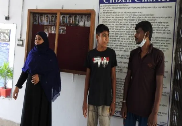মাগুরায় মা ও ছেলেসহ ৩ মাদক ব্যবসায়ী আটক