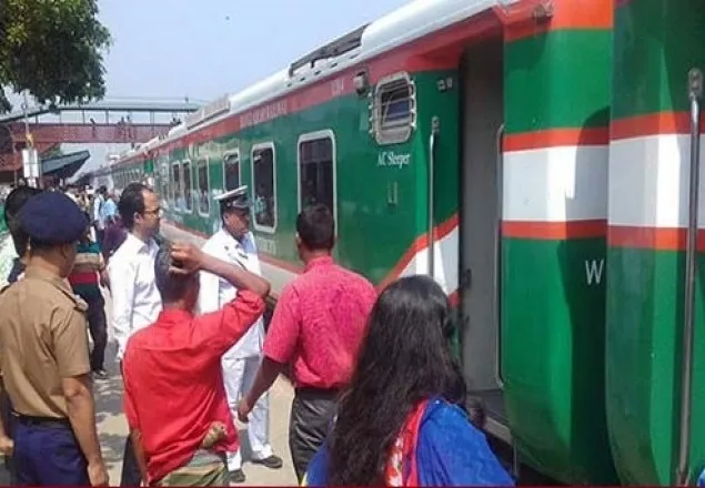 ২২৫ টাকার ট্রেনের টিকিট ১২০০