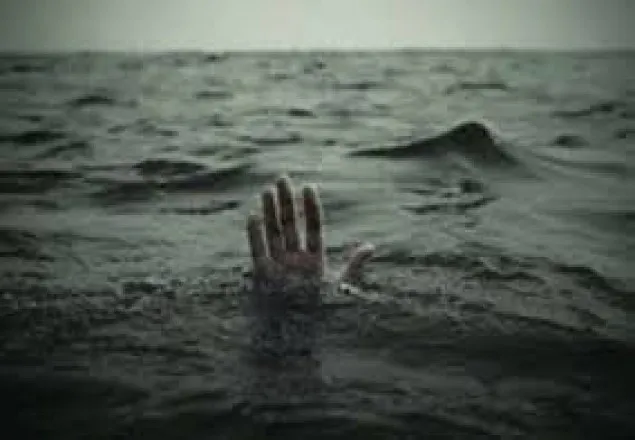 কিশোর গ্যাংয়ের ধাওয়ায় নদীতে ডুবে প্রাণ গেল ২ ছাত্রের