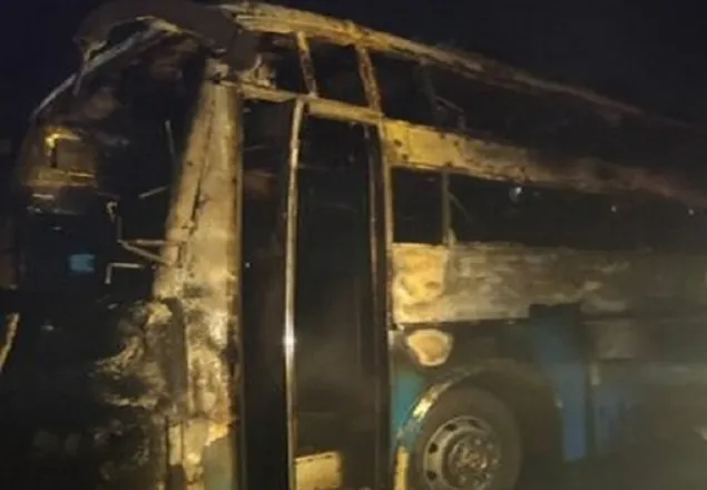ভারতের বাসে আগুন লেগে নিহত ৫