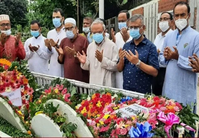 পুলিশি বাধায় কর্মী ছাড়াই কোকোর কবর জিয়ারত