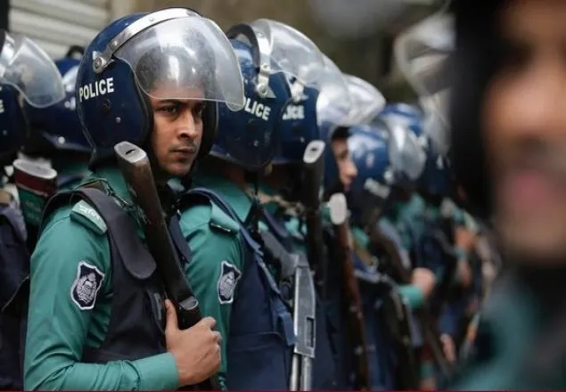 আসছে একের পর এক অভিযোগ, চাপে পুলিশবাহিনী