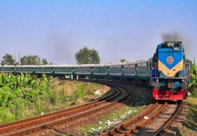 কালোবাজারি বন্ধে অনলাইনে টিকেট বিক্রির উদ্যোগ: রেলমন্ত্রী
