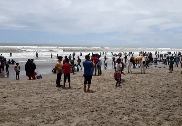 পর্যটকদের জন্য আজ থেকে খুলছে কক্সবাজার