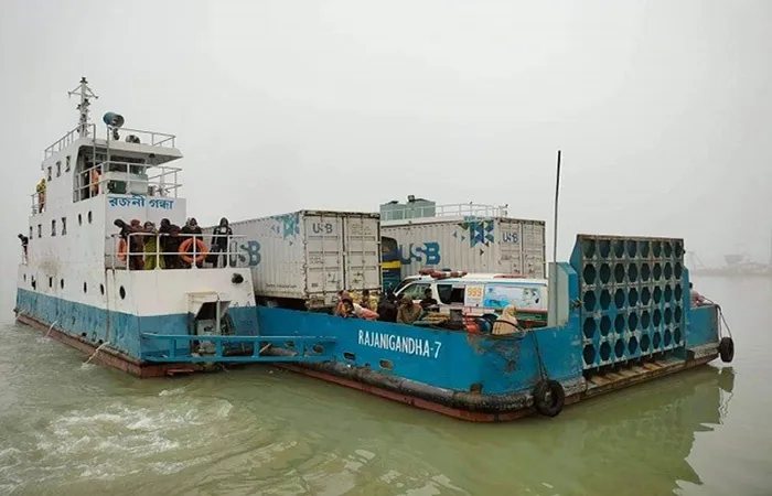 পাটুরিয়া-দৌলতদিয়ায় ফেরি চলাচল শুরু