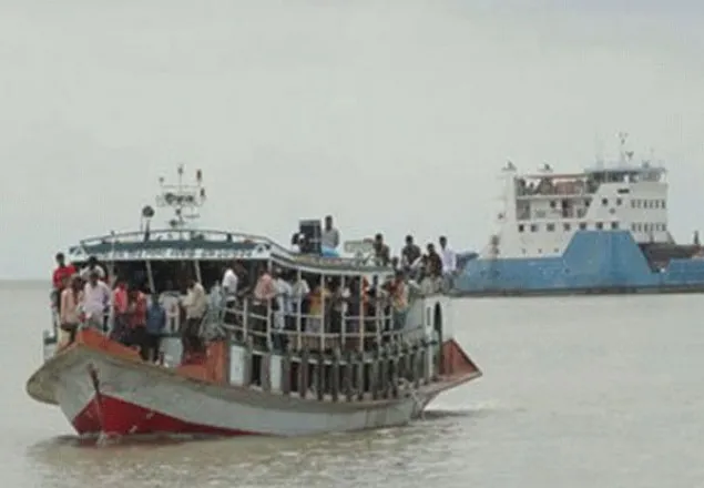 ২৪ ঘণ্টা পর পাটুরিয়া-দৌলতদিয়ায় লঞ্চ চলাচল শুরু