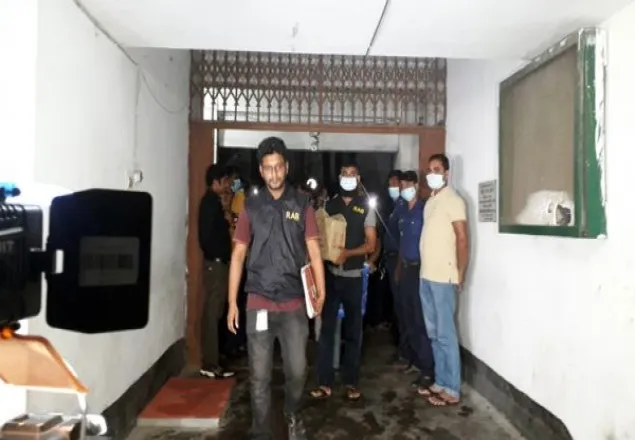 শিপ্রার জব্দকৃত মালামাল র‍্যাবের কাছে হস্তান্তর করল পুলিশ