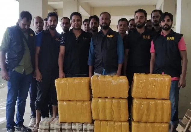 কক্সবাজারে ইয়াবাসহ ট্রলার আটক