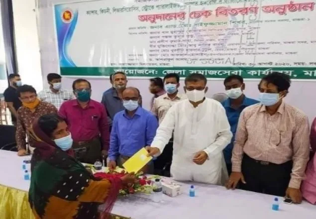 মাগুরায় অসহায় রোগীদের মাঝে ৭২ লাখ টাকার চেক বিতরণ