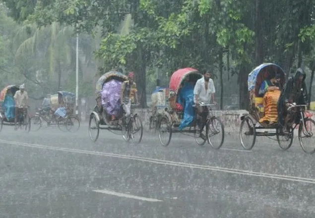 রাজধানীতে বৃষ্টিপাতে গরম কমিয়ে স্বস্তি