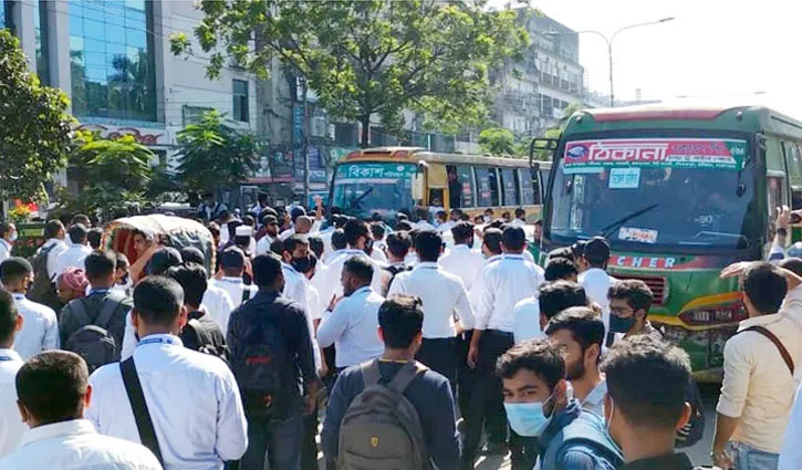ঢাকার বাইরে বাসে হাফ ভাড়া দিতে পারবে না শিক্ষার্থীরা