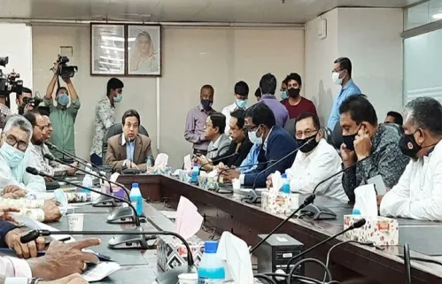 বেসরকারি বাসে শিক্ষার্থীদের হাফ ভাড়ার বিষয়ে বৈঠক চলছে