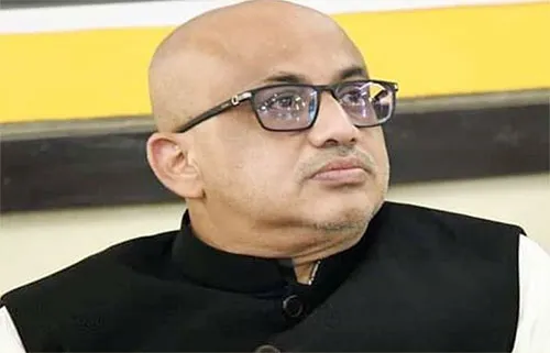 রাতেই দেশ ছাড়ছেন ডা. মুরাদ