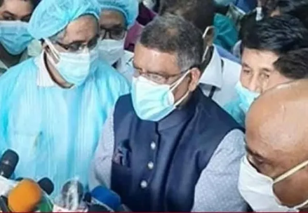 ইউএনওকে দেশের বাইরে নেয়ার প্রয়োজন নেই, এখন অনেকাংশে ভালো: স্বাস্থ্যমন্ত্রী