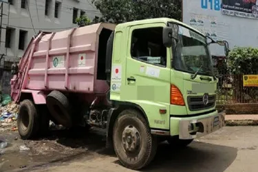 ডিএসসিসির ময়লার গাড়ির ধাক্কায় বৃদ্ধ নিহত, চালক গ্রেপ্তার