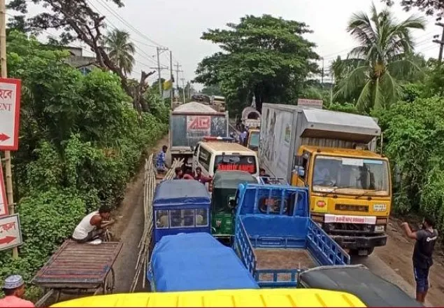 সোনারগাঁয়ে ৭ কিলোমিটার যানজট