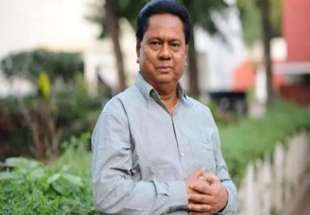 অভিনেতা সাদেক বাচ্চু করোনা উপসর্গ নিয়ে ঢামেক চিকিৎসাধীন