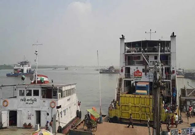 শিমুলিয়া-কাঁঠালবাড়ী ঘাটে ফেরি চলাচল বন্ধ, দুর্ভোগে পরিবহন চালকরা