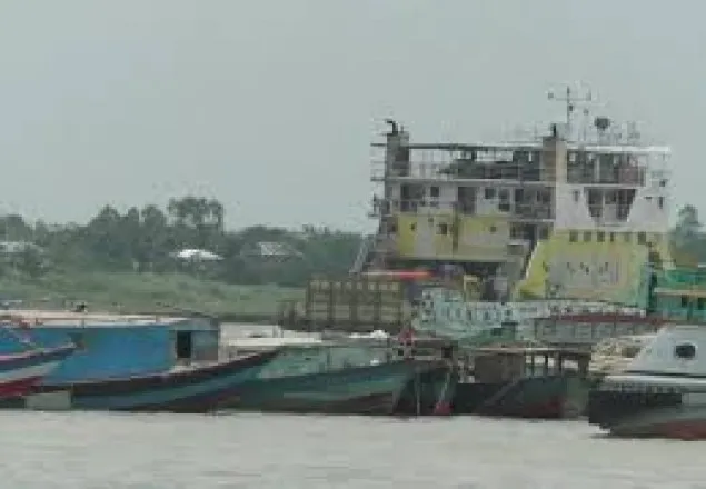 ৯দিন পর শিমুলিয়া-কাঁঠালবাড়ি নৌরুটে সীমিত আকারে ফেরি চলাচল শুরু