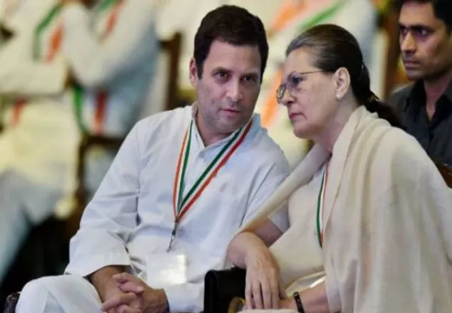 কংগ্রেসকে ঢেলে সাজালেন সোনিয়া, দল চাঙ্গা করতে নতুন কমিটি