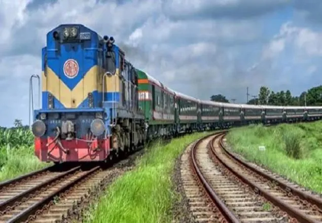 ‘কাউন্টারেও পাওয়া যাচ্ছে ট্রেনের টিকিট’